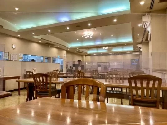 食堂は朝と夕無料