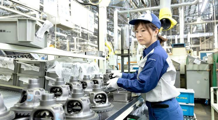 スバル期間工で働く女性の画像