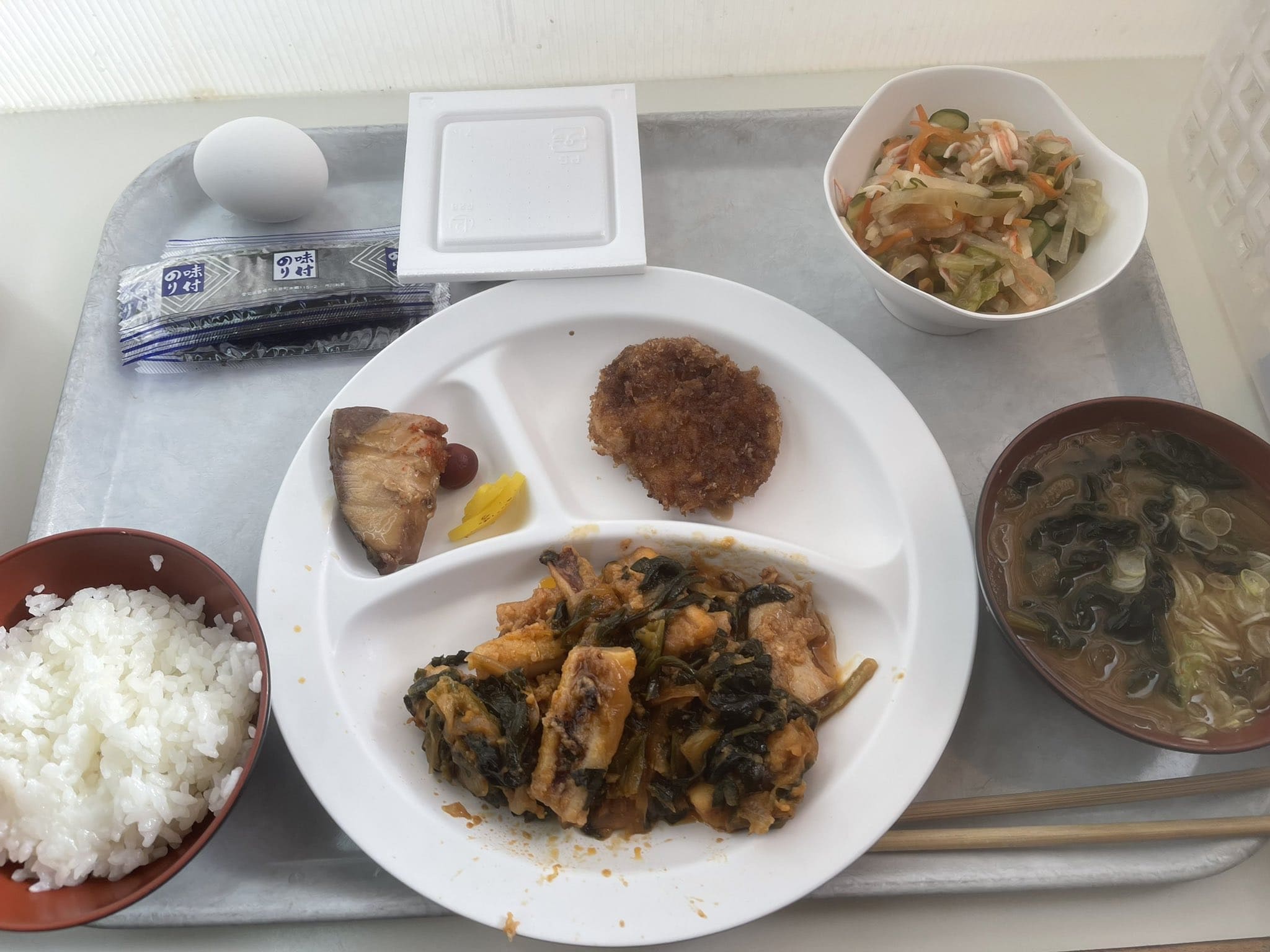 三菱自動車の寮の食事画像