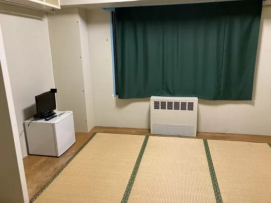 旧棟の東長岡寮の部屋（和室）
