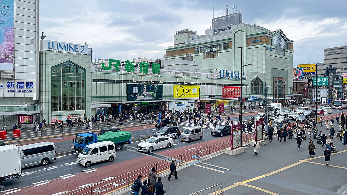 2025年の新宿駅の様子